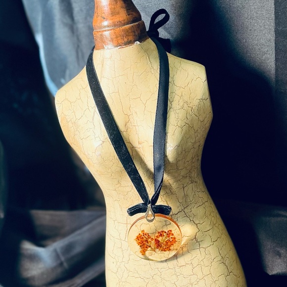 Vintage 1970’s resin choker - Picture 1 of 2